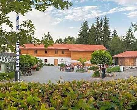 Forstnerwirt | Stubn | Biergarten Hotel Rottenburg an der Laaber